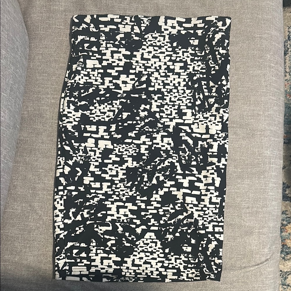 Stylish Black and White Patterned Skirt